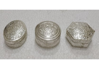 Silver coloured dabbis (multiple shapes)