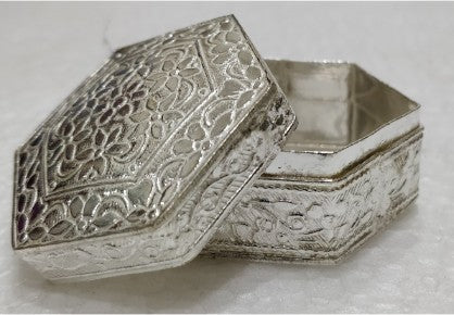 Silver coloured dabbis (multiple shapes)